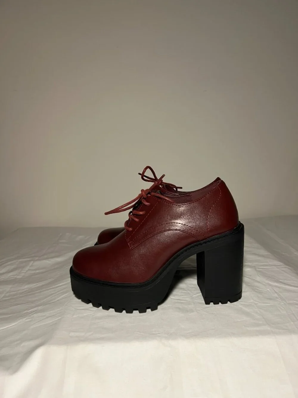 Torrid Women’s 7WW Burgundy/Black Lace-Up Heeled Oxford Chunky lug Platform